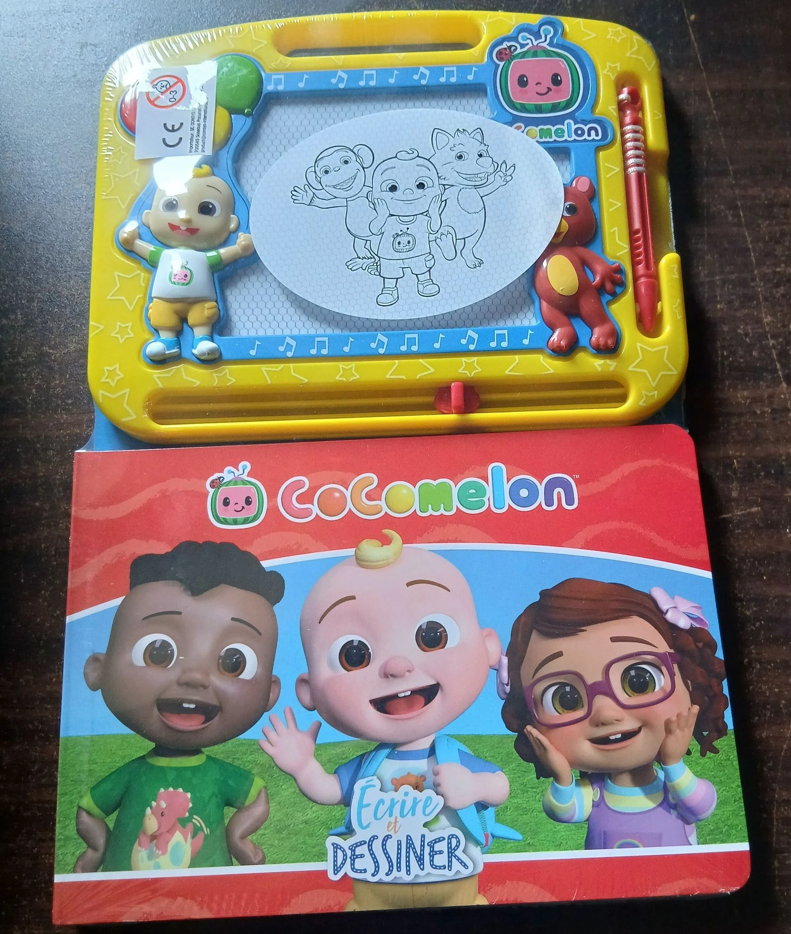 Livre d'activités magnétique CoComelon écrire et dessiner